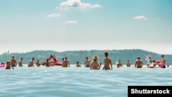 Lacul Balaton a fost dintotdeauna o atracție turistică în timpul sezonului estival, dar numărul turiștilor a scăzut drastic anul acesta.