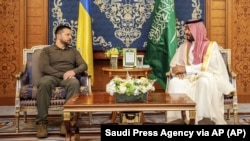  ولودیمیر زلنسکی در سفر خود به عربستان در ماه مه با محمد بن سلمان دیدار کرد