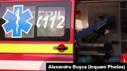 Tânăra de 19 ani a fost transportată la spital, unde a fost internată pentru a primi îngrijiri medicale. 