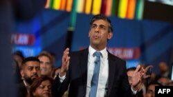 Premierul conservator, Rishi Sunak, în campania electorală.