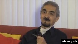 این فیلمبردار کهنهکار فارغالتحصیل رشته سینما از شعبه دانشگاه سیراکیوز در تهران بود