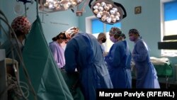 Американські та українські урологи оперують українського бійця у Львівському обласному госпіталі ветеранів війн та репресованих імені Юрія Липи