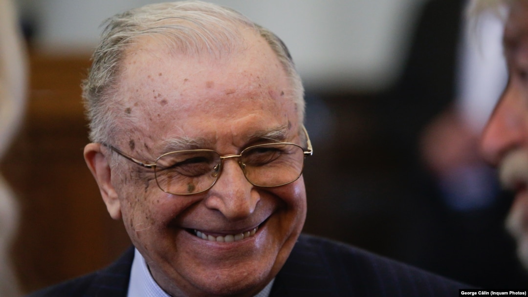 Fostul președinte al României Ion Iliescu a fost acuzat că a dat ordinul prin care minerii au atacat protestatarii din Piața Universității, în iunie 1990.