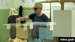 Pe 2 iunie, în capitala Belgrad și alte localități au fost organizate noi alegeri.