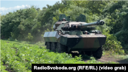 Українські військовослужбовці 37-ої окремої бригади морської піхоти ЗСУ на французьких колісних танках AMX-10RC у Донецькій області, липень 2023 року (ілюстративне фото)