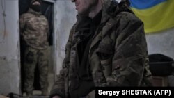 Un soldat rus capturat de forțele ucrainene. Cei mai mulți dintre infractorii din Rusia au fost racolați de către gruparea de mercenari Wagner.