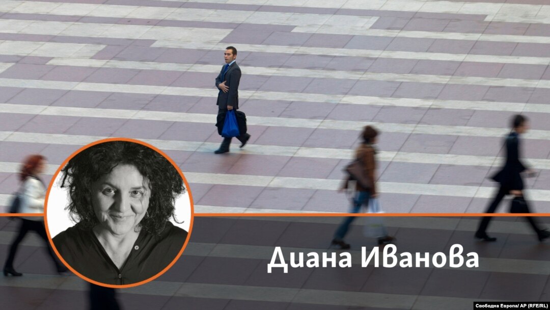 Диана Иванова на фона на илюстративна снимка на минувачи в градска среда. Колаж.