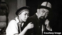 Райма Абдубачаева, "Атанын тагдыры" спектаклинде.