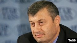В 2011 году у Южной Осетии будет новый президент. Этот своеобразный новогодний подарок республике преподнес ее нынешний лидер Эдуард Кокойты