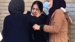 تناقض‌گویی‌ مقامات ایران در مورد جلوگیری از ورود زنان به ورزشگاه مشهد