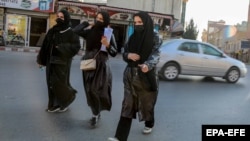 Din 21 decembrie, studentele de la Universitatea din Kabul nu mai au voie să se ducă la cursuri.