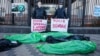 «На цвинтарях не встигають копати»: як від Росії вимагали випустити людей з резервації без вакцин