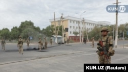 Власти Узбекистана 2 июля ввели дополнительные силы Нацгвардии в Каракалпакстан для подавления протестов в регионе. 
