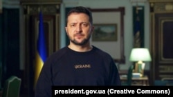 За його словами, у пʼятиденний строк Кабмін має розробити такий порядок перетину кордону посадовими особами, щоб підставою могло бути лише реальне службове відрядження