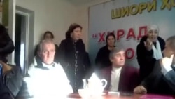 Группа разъяренных женщин сорвала брифинг лидера оппозиции в Таджикистане