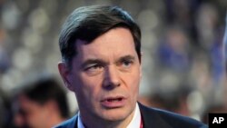 Alexei Mordașov ar fi plătit aproximativ 700.000 de dolari jurnalistului german Hubert Seipel pentru a scrie o carte despre mediul politic din Federația Rusă.