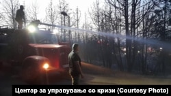 Директорот на Центарот за управување со кризи(ЦУК), Стојанче Ангелов на увид на место каде има пожар.