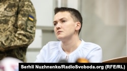 Ухвалу судді заглушили звуки вигуків «ганьба» з боку понад десятка прихильників Савченко в залі суду