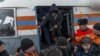 К поискам пропавших рыбаков присоединился самолет-амфибия