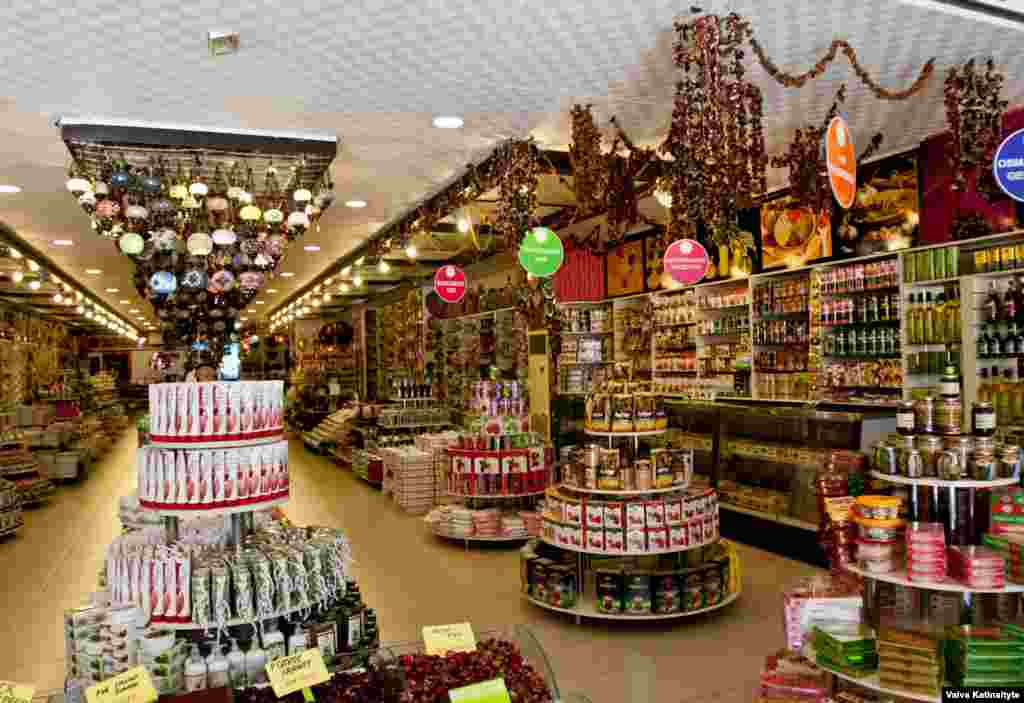 Кунакханәләр тирәсендә һәдия кибетләре тезелеп китә