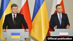 Президенти України і Польщі Петро Порошенко і Анджей Дуда під час переговорів у Варшаві, 2 грудня 2016 року