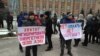 Митинг работников «ЛЭО» у проходной северодонецкого «Азота»