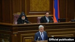 Armenian President Serzh Sarkisian addresses parliament, Yerevan, May 18, 2017