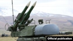 Հրթիռներ Հայաստանում ռուսական 102-րդ ռազմակայանում, արխիվ