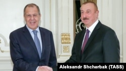 Глава МИД РФ Сергей Лавров (слева) и президент Азербайджана Ильхам Алиев, Баку, 13 декабря 2018 г․ 