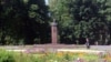 У Кам’янському збирають підписи за демонтаж пам’ятника Брежнєву