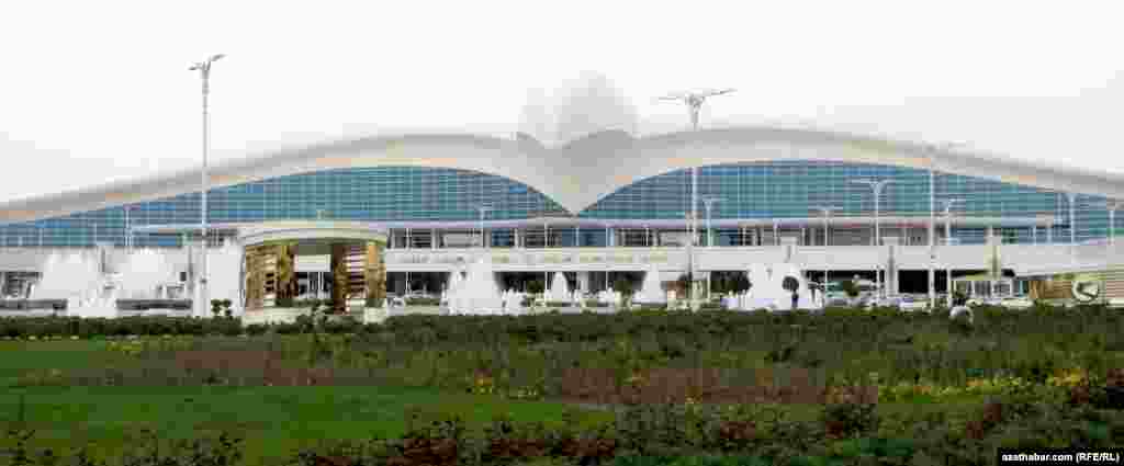 Aşgabatdaky täze gurlan aeroport