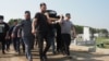 Тела жертв нападения на школу в столице российского региона Татарстан переданы их семьям, в Казани проходят похороны, <a href="https://d1ln8sbcb3vxso.cloudfront.net/a/31250989.html" target="_blank">сообщает Радио Азаттык</a>