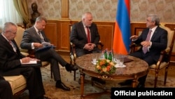 ԵԱՀԿ Մինսկի խմբի համանախագահները Երևանում հանդիպում են Հայաստանի նախագահ Սերժ Սարգսյանի հետ, արխիվ