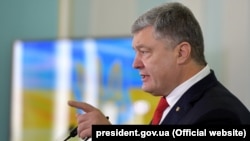 Порошенко зустрінеться з силовиками через вибухи на складах боєприпасів