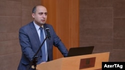 Emin Əmrullayev 