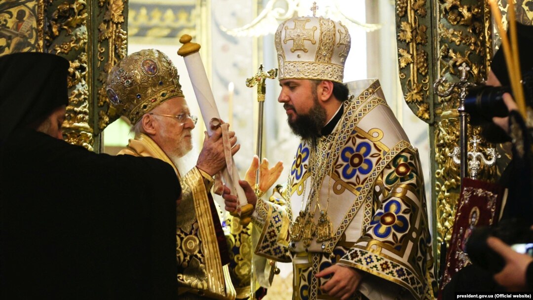 6 января в Стамбуле Вселенский патриарх Варфоломей вручил предстоятелю Православной церкви Украины митрополиту Епифанию томос об автокефалии