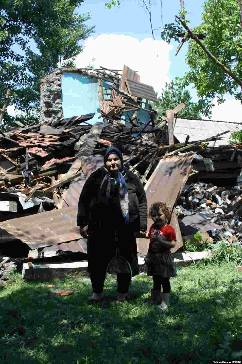 Zəlzələ zamanı evi tam uçmuş Bazar kənd sakini