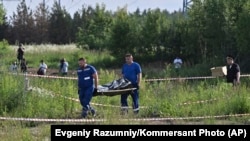 Trupul lui Starovoit a fost descoperit la câteva ore într-o suburbie a Moscovei, la câteva ore după ce Kremlinul a anunțat demiterea sa din funcția de ministru al transporturilor.
