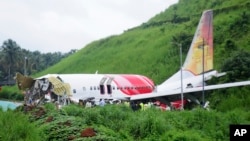 Место крушения Boeing 787 Dreamliner авиакомпании Air India в Ахмадабаде