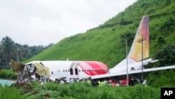 Место крушения Boeing 787 Dreamliner авиакомпании Air India в Ахмадабаде