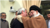 ابراهیم حاتمی‌کیا در آغوش آیت‌الله خامنه‌ای در یکی از دیدارهای بسته سینماگران با رهبر جمهوری اسلامی