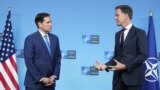 ABŞ-nyň döwlet sekretary Marko Rubio (çepde) Brýusselde NATO-nyň baş sekretary Mark Rýutte bilen gepleşýär. 3-nji aprel