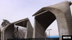 تنها دانشگاه تهران در دامنه رتبه هاى ميان ۴۰۰ تا ۵۰۰ دانشگاه های برتر جهان قرار دارد.