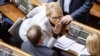 Тимошенко закликала Порошенка «не здавати Донбас» виборами під окупацією