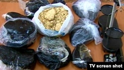 В случае обвинительного приговора наркопотребитель лишается права на три года управлять машиной, работать в медицинских и госучреждениях, заниматься адвокатской и педагогической деятельностью, а также хранить и носить оружие 
