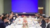 Вице-премьер и глава МИД Казахстана Мурат Нуртлеу во время встречи с министром промышленности и торговли правительства движения «Талибан» Нуриддином Азизи. Кабул, 11 июля 2025 года
