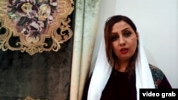 نرگس منصوری، فعال مدنی و از امضاکنندگان بیانیه استعفای خامنه‌ای