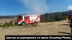 Припадници на Центарот за управување со кризи (ЦУК) и припадници на Владата во Будинарци, село во Берово во чија близина има пожар
