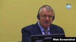 Vojislav Šešelj u haškoj sudnici, 14. prosinac 2010.