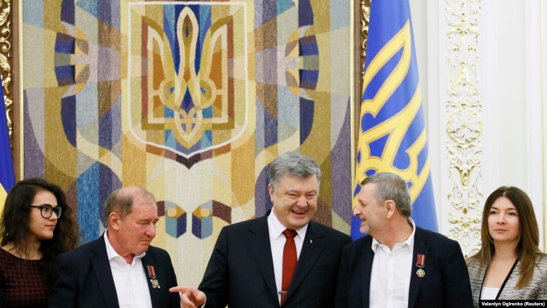 Ільмі Умеров і Ахтем Чийгоз під час зустрічі з президентом України Петром Порошенком, 27 жовтня 2017 року
